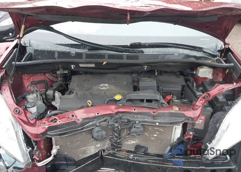 2015 Toyota Sienna Xle 8 Passenger z USA, uszkodzony, nr VIN 5TDYK3DC3FS566341